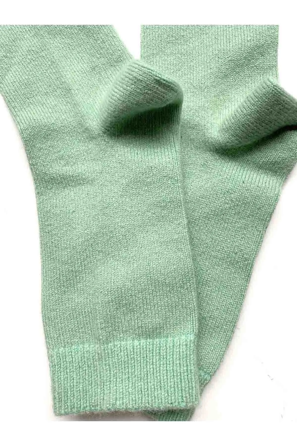 Cashmere socks in Pale green