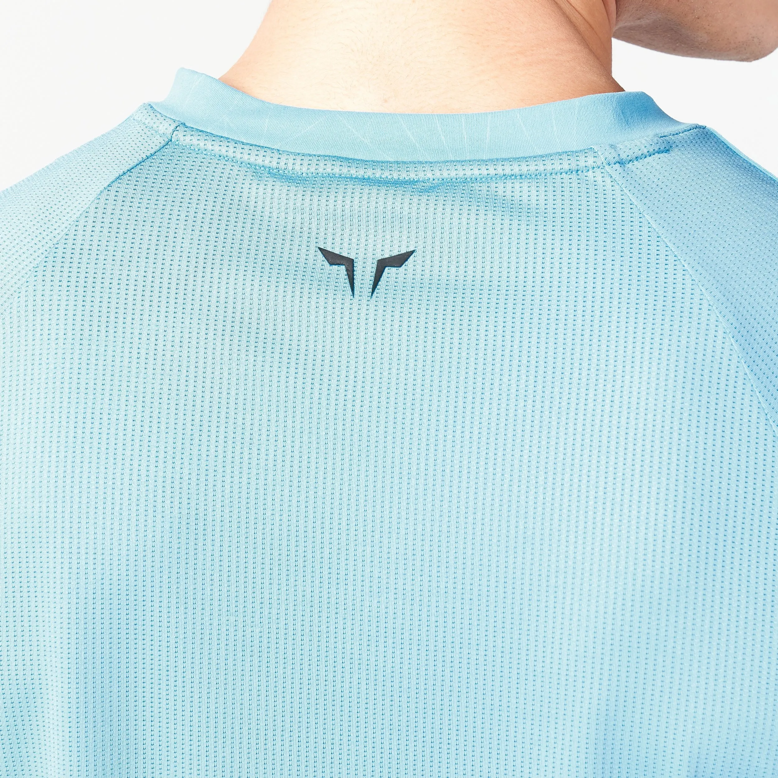 Core V-neck AeroTech Tee - Delph Blue